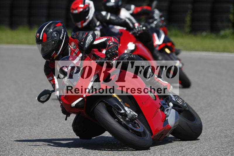 /Archiv-2024/29 12.06.2024 MOTO.CH Track Day ADR/Gruppe rot/ohne Startnummer